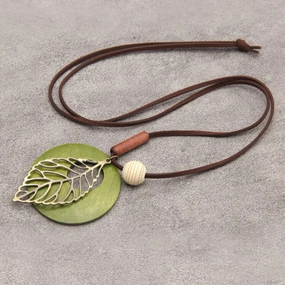 Vintage Style Leaf Statement Necklace - Picture 4 of 6